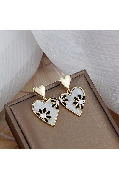 Choice AEH70406 Fashionable Retro Flower Heart-Shaped Women's Earrings with Daisy Pattern Enamel Earrings P