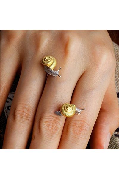 Choice 01 Modern Alloy Snail Earrings Fashionable and Stylish Ear Studs for Parties Dates