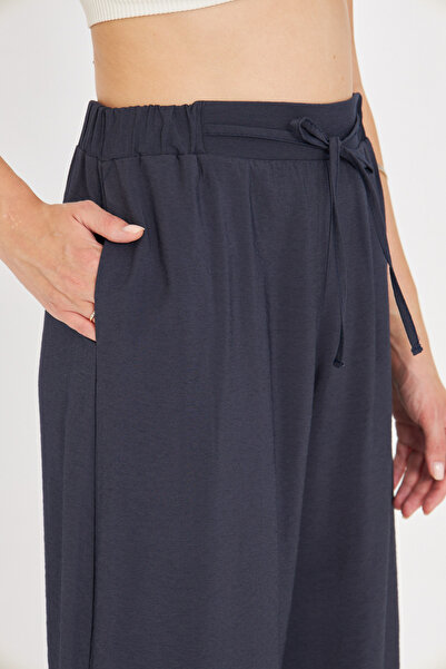 armonika Kadın Lacivert Beli Lastikli Cepli Bağlama Detaylı Bol Pantolon ARM-25Y001077