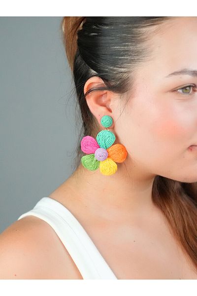 Sumen Butik White Hanging Daisy Motif Summer Earrings