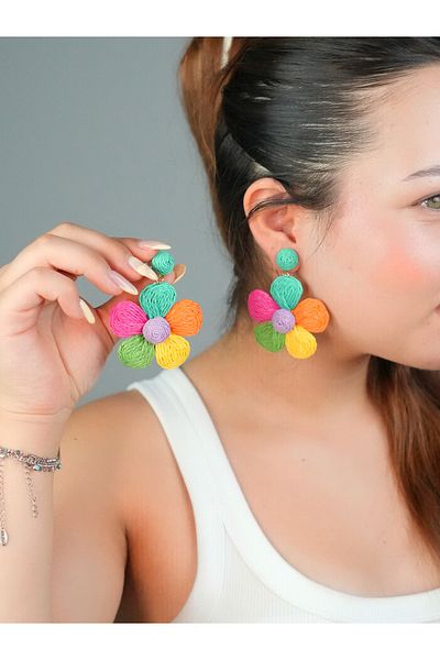 Sumen Butik White Hanging Daisy Motif Summer Earrings