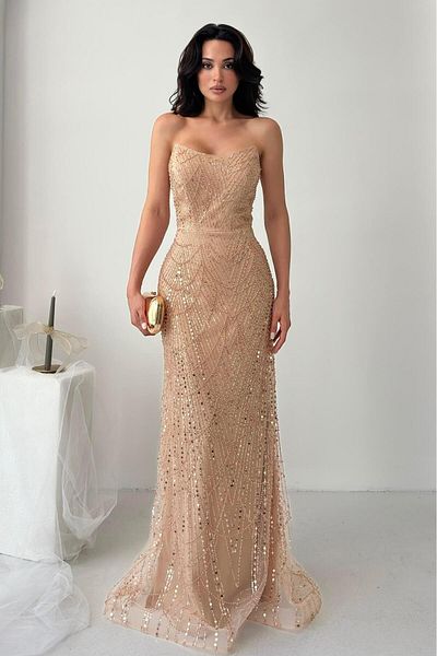 Serica Moda Βραδινό φόρεμα μπεζ με χάντρες με παγιέτες στράπλες