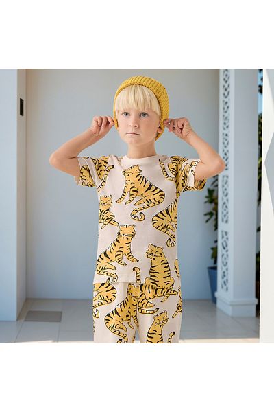 Juniors All-Over Tiger Print T-shirt with Crew Neck and Short Sleeves