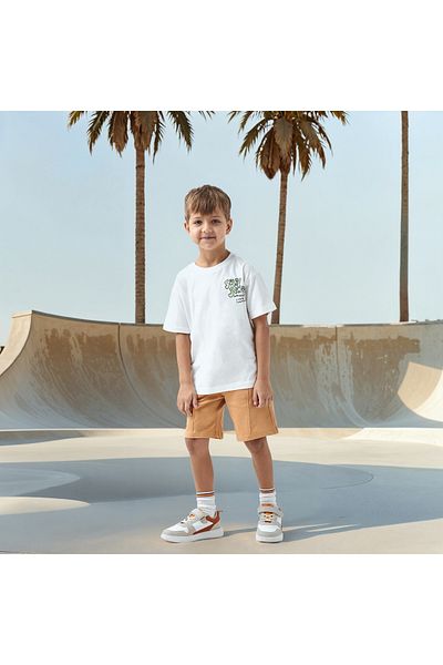 Juniors Graphic Print T-shirt with Short Sleeves