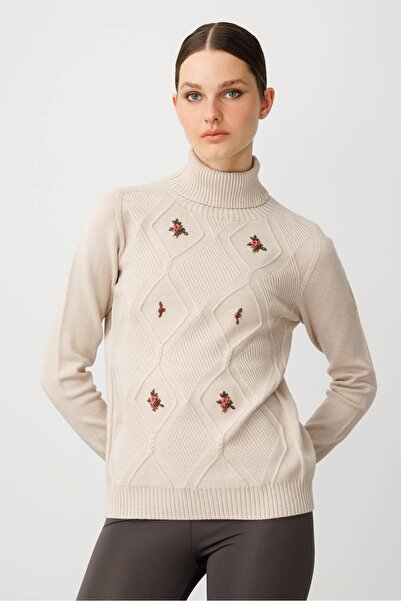 Desen Triko Women's Full Turtleneck Front Diamond Embroidered Sweater Beige