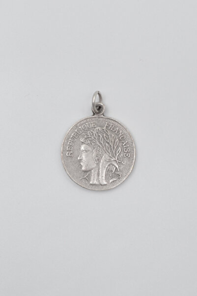 Bu Farklı Francesca - Zambak Çiçeği Madalyon Kolye Ucu - Antik Gümüş Kaplama ...