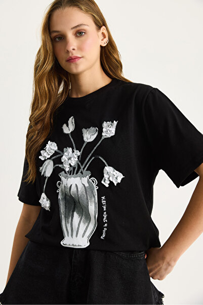 Bianco Lucci Women's Crew Neck Short Sleeve Floral Printed Sequin Detailed T-Shirt 60602021