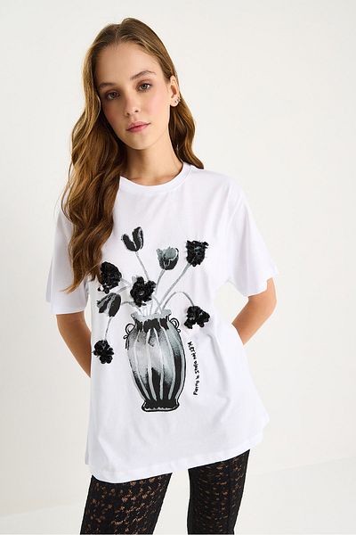 Bianco Lucci Tricou cu mânecă scurtă pentru femei, cu decolteu, cu imprimeu floral, cu detalii de paiete 60602021