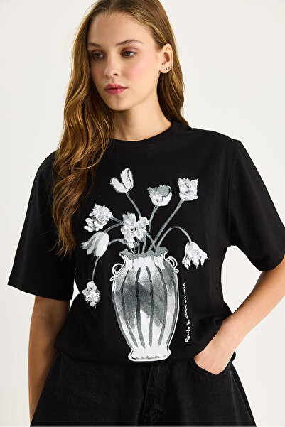 Bianco Lucci Women's Crew Neck Short Sleeve Floral Printed Sequin Detailed T-Shirt 60602021