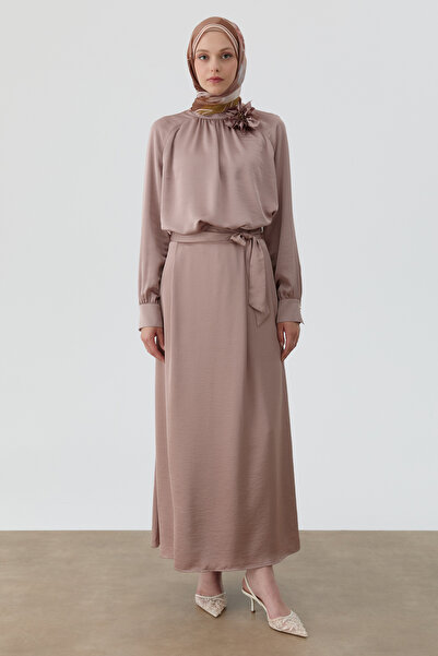 Tuğba Yakası Broşlu Bluz Etek Takım - Vizon