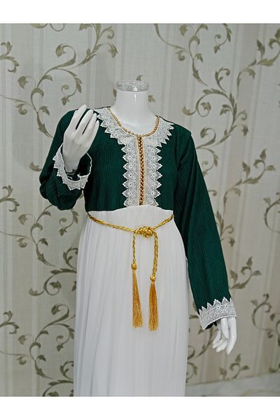LAİN Elegant traditional jalabiya in green and white with elegant lace and a feminine gold belt