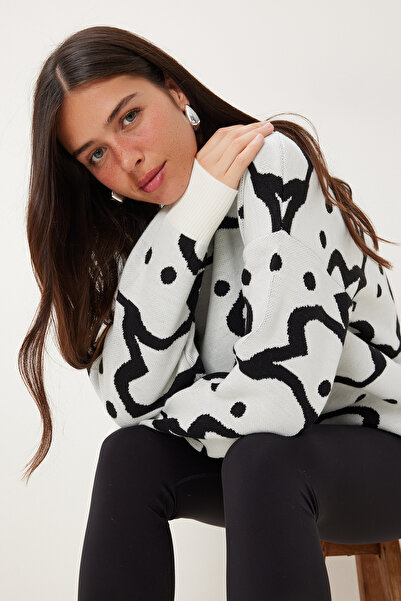 Happiness İstanbul Women's Ecru Patterned Thick Knitwear Sweater KB00036