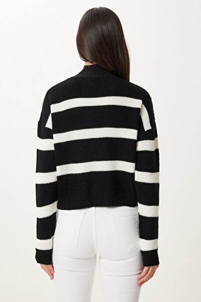 Happiness İstanbul Pulover de damă negru cu guler înalt cu dungi ZA00073