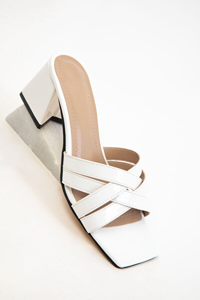 SOHO Bílé lakované dámské klasické boty na podpatku 20768