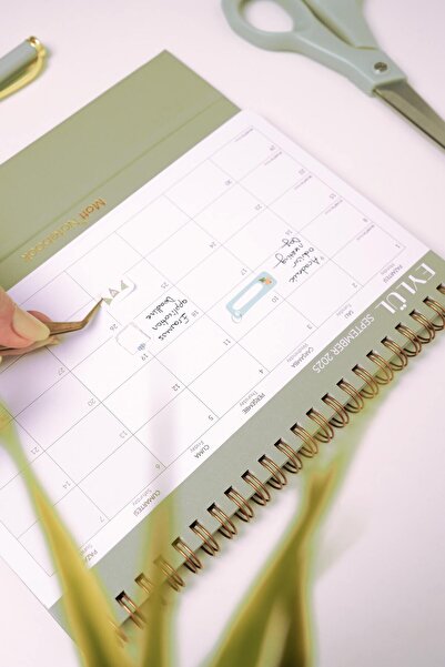 Matt Notebook 2025-2026 16 Aylık Akademik Masaüstü Planlayıcı Takvim Yeşil