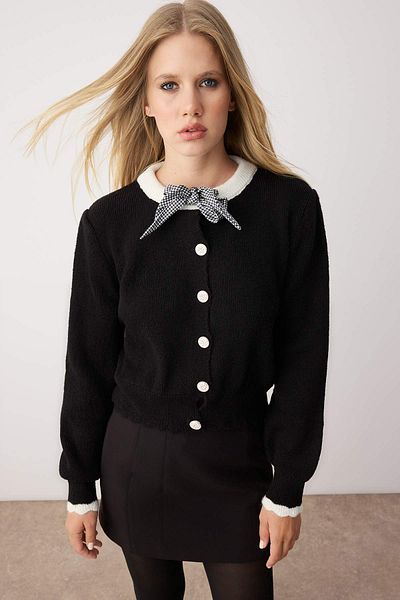 Trendyol Collection Black Premium/Special Yarn Color Block Crop Collar Shirt Garnish Detailed Knitwear Cardigan Twoaw26Hi00066