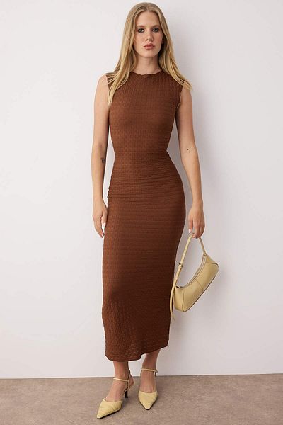 Trendyol Collection Καφέ υφασμάτινο με υφή Εφαρμοσμένο/Σώμα Φόρεμα με μανίκια εύκαμπτο πλεκτό μίντι μολύβι TWOSS24EL00103