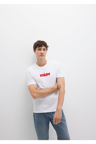 Mavi Weißes T-Shirt mit rotem Miav-Aufdruck, reguläre Passform / normaler Schnitt 067153-622