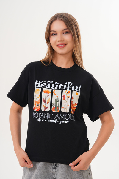 Basics&More تي شيرت نسائي أسود كبير الحجم – مطبوع نباتي، مكتوب جميل / بوتانيك...