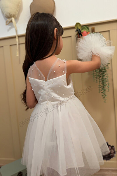 penu baby kids Rochie de fetiță din tul alb cu perle și pompon mare