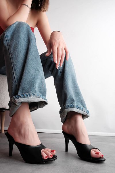 Lal Shoes & Bags Medon Women's Oval Band Detailed Heeled Slippers-Black