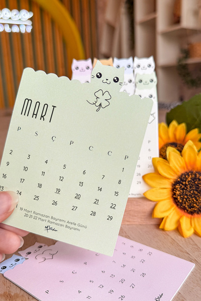 MSticker 2026 Ahşap Ayaklı Kedili Sevimli Tasarım Mini Tasarım Takvim, 2026 Yeni Yıl Hediyesi