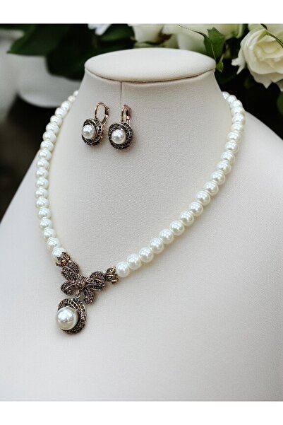 FAYRA ACCESSORIES Zirkon Taşlı Fiyonk Sarmal Tek Sıra İnci Kolye ve İnci Küpe...