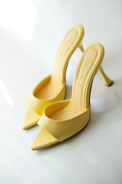sovrana Pointed Slippers Yellow
