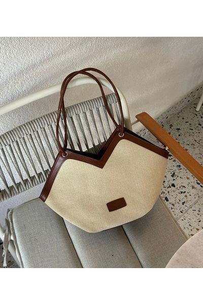 Mercan حقيبة كتف نسائية بتفاصيل وشاح بسحاب باللون البيج من Stores