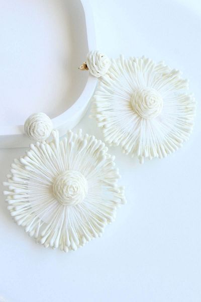 Leo'Stone New Season Big White Straw Flower Design Dangle Summer Lightweight Women's Earrings
