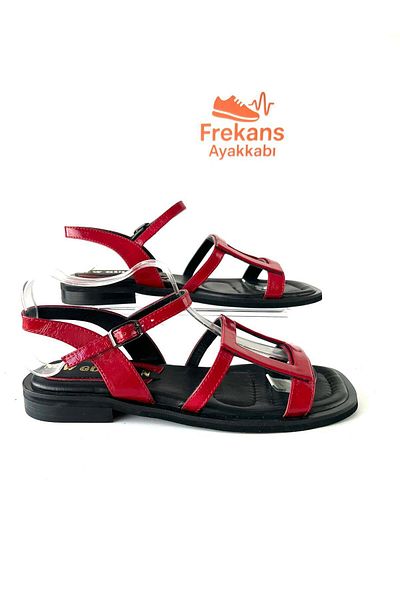 NEWGÜLTEKİN Hakşkş Leather Square Belted Bi̇leten Buckle Sandals