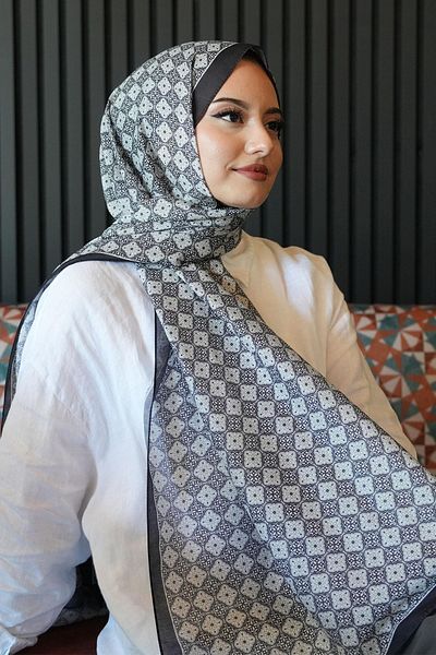 AFVENTE Mosaic Pattern Black Soft Cotton Shawl
