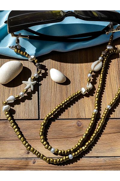 Amabel Jewelerys حبل نظارات صيفي للسيدات من حبات رملية ذهبية مع تفاصيل من صدف المحار ونجم البحر واللؤلؤ