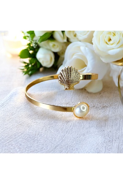 Momos Stylish Trend Retro Pazu Clamp with Pearl Sea Shells