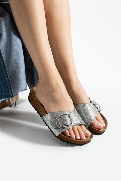 COMFORT OF PANTOFOLE Silver Single Buckle Slippers