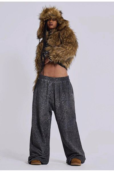 VibeGaia Jl Model Leopard Print Jogger Pants