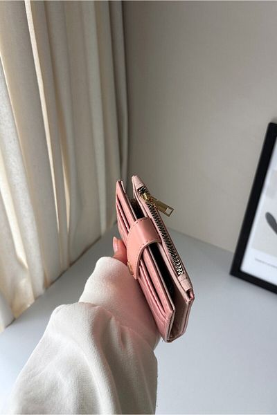 Yuka Atelier Portofel Ruby de mărime medie din piele artificială cu detaliu matlasat