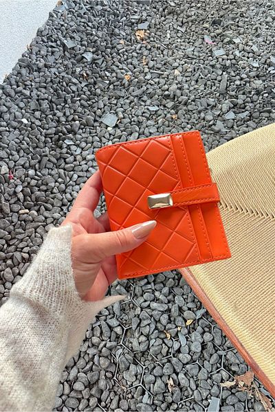 Yuka Atelier Portofel Ruby de mărime medie din piele artificială cu detaliu matlasat