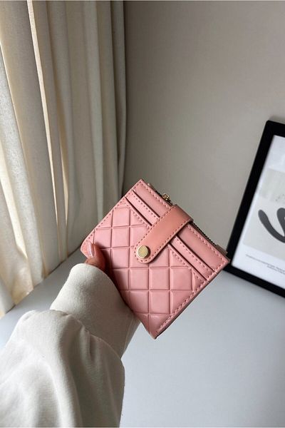 Yuka Atelier Portofel Ruby de mărime medie din piele artificială cu detaliu matlasat