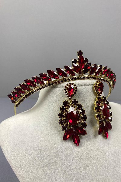 Hayalperest boncuk Ece Bridal Henna Crown and Thin Shuttle Stone Earring Set