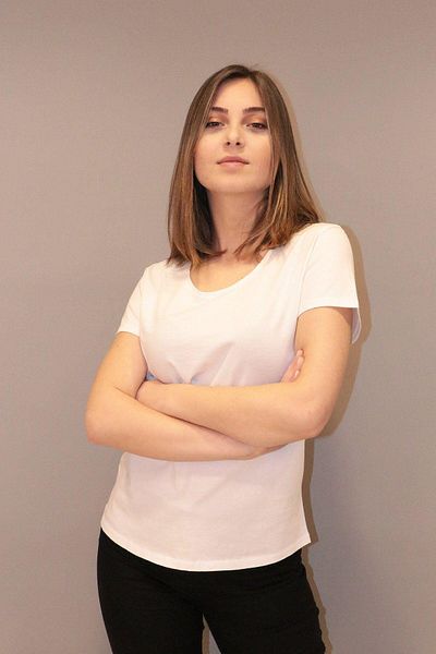 RICH GİYİM Πλούσιο γυναικείο μπλουζάκι με λαιμόκοψη 100% βαμβάκι