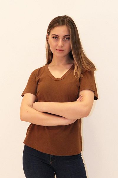 RICH GİYİM Дамска тениска с V-образно деколте от органичен материал, богата на вкус, 100% памучна тениска