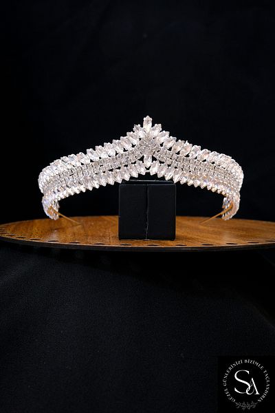 SimgeAksesuar Crystal Stone Fashionable and Elegant Bridal Tiara