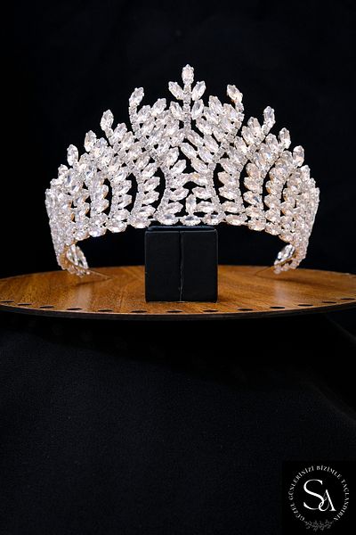 SimgeAksesuar Crystal Stone Fashionable and Elegant Bridal Tiara
