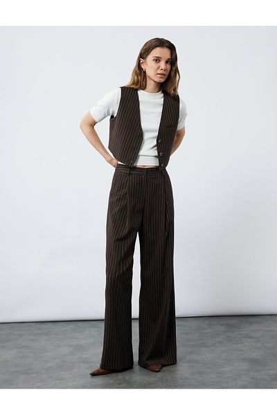 Koton Sleeveless Pocketed V-Neck Button Crop Vest