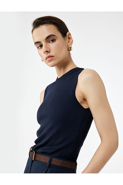 Koton Regular Fit Crew Neck Sleeveless Knitwear Blouse