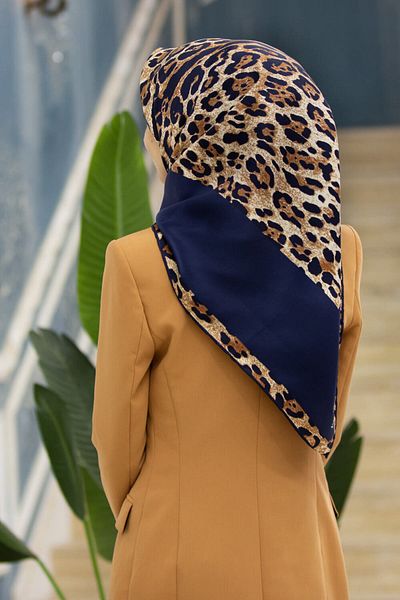 Vissona 100% Twill Silk Leopard Pattern Navy Blue Χρώμα 90x90 Φουλάρι Σχήμα ραπτικής: Ράψιμο στο χέρι