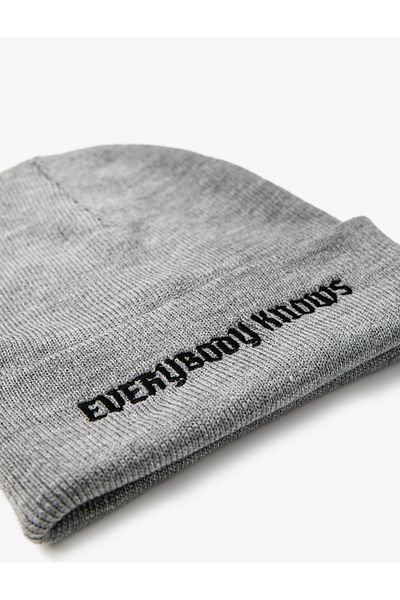 Koton Základní pletený baret s vyšívaným detailem ohybu s logem