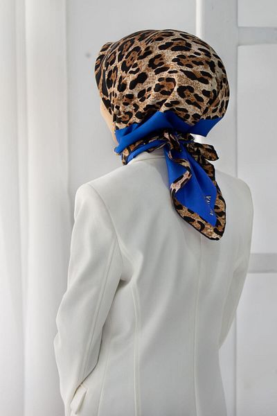 Vissona 100% Twill Silk Leopard Pattern Saks Πολύχρωμο κασκόλ 90x90 Σχήμα ραψίματος: Ράψιμο στο χέρι