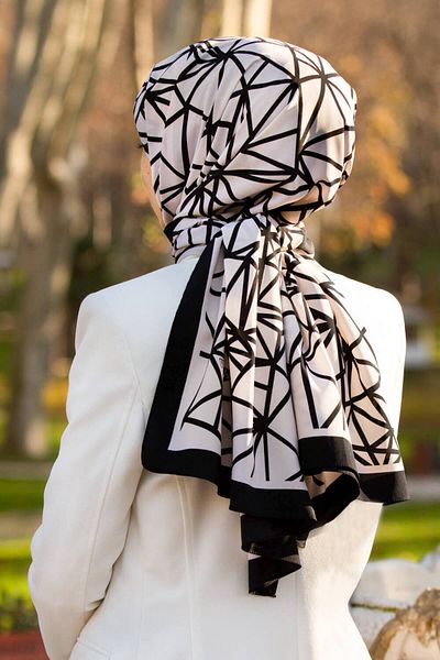 Vissona Luxury Medina Silk Geometric Pattern Μαύρο - Λευκό Χρώμα 75x195 Ανθεκτικό σάλι Moss Crepe Τύπος ραφής